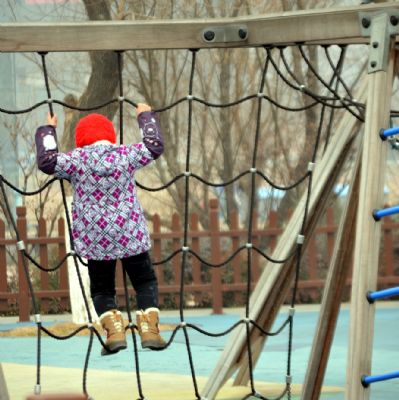 -absolutelyfreephotos-originalphotos-child-climbing-4928x326416393